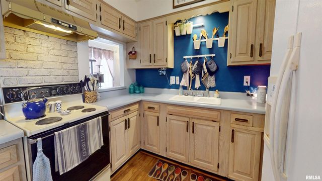 1800 E Saint Jude Court, Peoria Heights, IL 61616