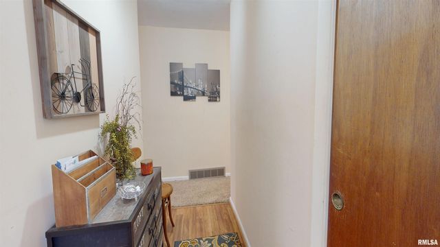 1800 E Saint Jude Court, Peoria Heights, IL 61616