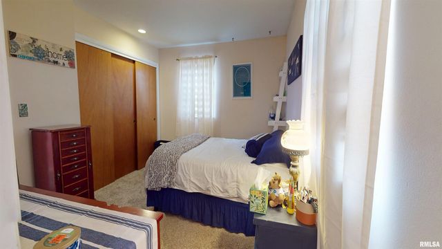 1800 E Saint Jude Court, Peoria Heights, IL 61616