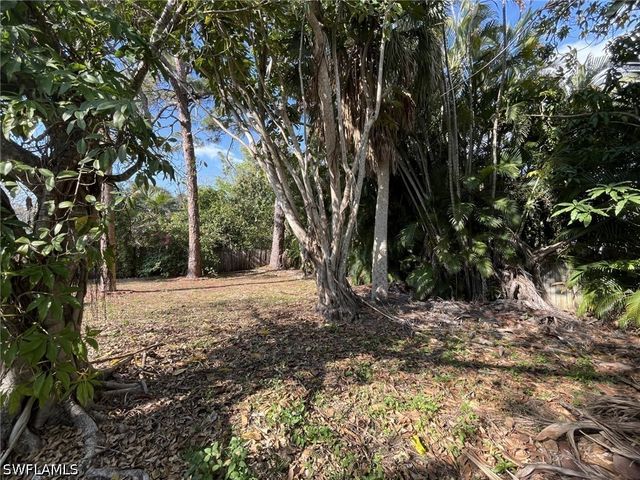 930 13th ST N, Naples, FL 34102