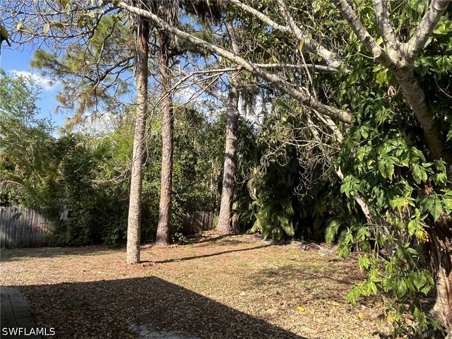 930 13th ST N, Naples, FL 34102