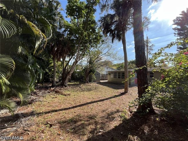 930 13th ST N, Naples, FL 34102