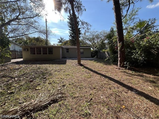 930 13th ST N, Naples, FL 34102