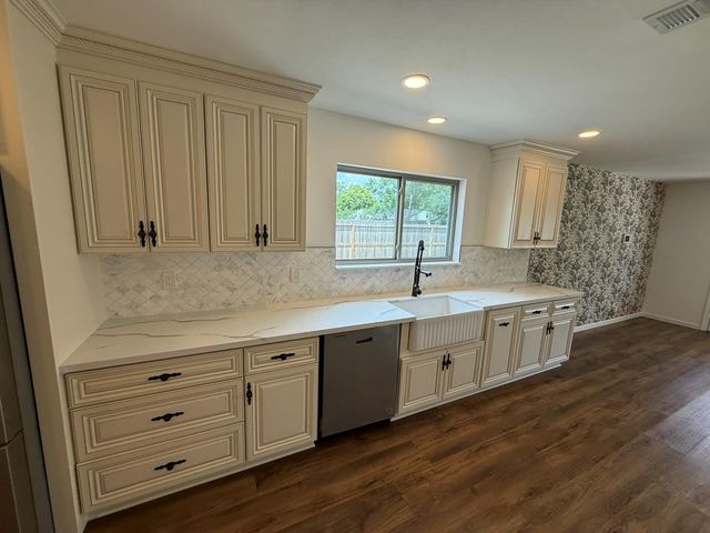 2742 Triway Lane, Houston, TX 77043