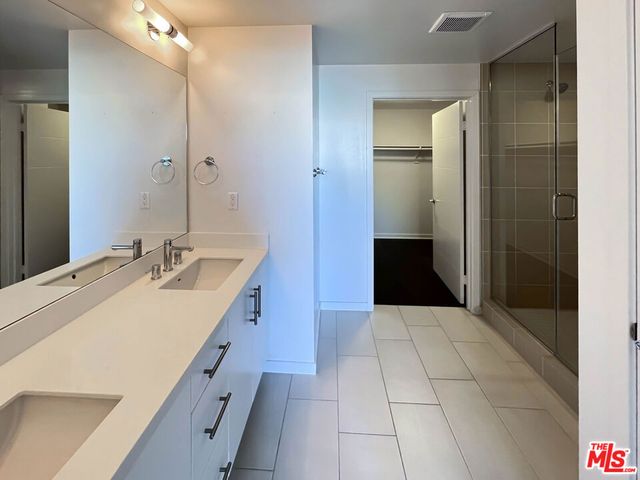 2926 Rowena Avenue 2, Los Angeles, CA 90039
