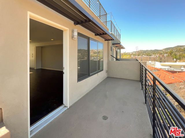 2926 Rowena Avenue 2, Los Angeles, CA 90039