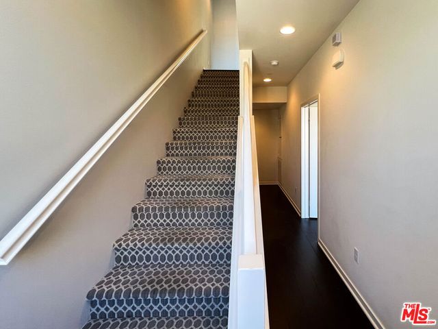 2926 Rowena Avenue 2, Los Angeles, CA 90039