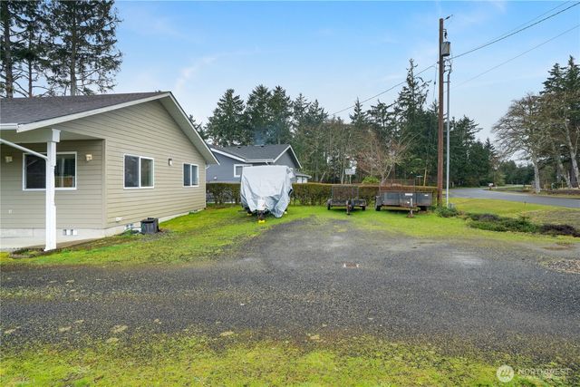 281 Cakesosta Street SE, Ocean Shores, WA 98569