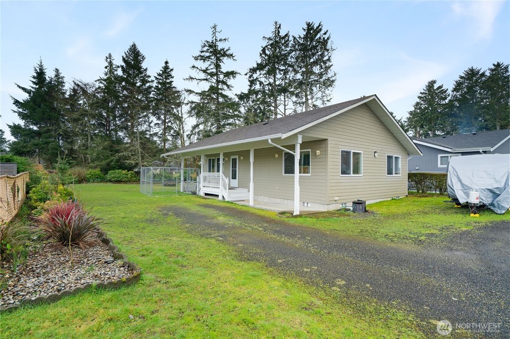 281 Cakesosta Street SE, Ocean Shores, WA 98569