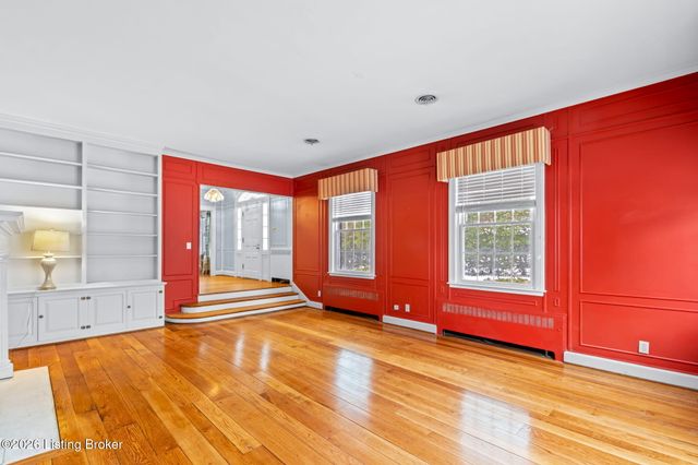 8412 Oxford Woods Ct, Louisville, KY 40222