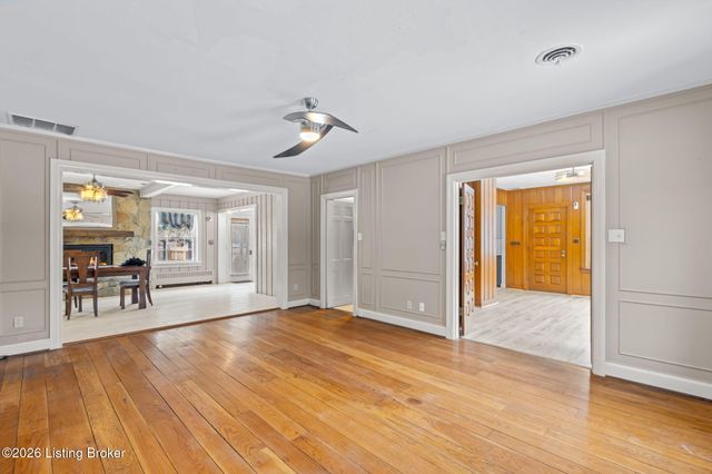 8412 Oxford Woods Ct, Louisville, KY 40222