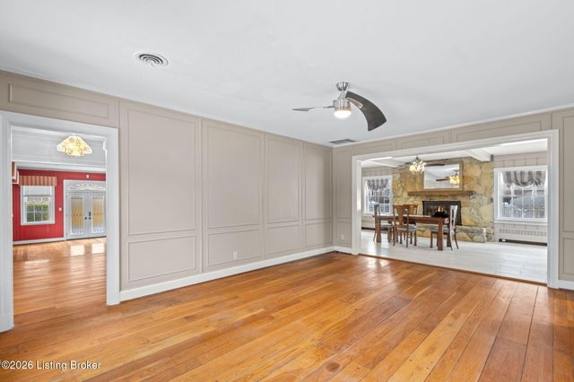 8412 Oxford Woods Ct, Louisville, KY 40222