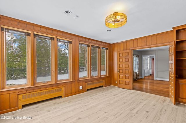 8412 Oxford Woods Ct, Louisville, KY 40222