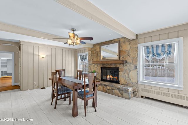 8412 Oxford Woods Ct, Louisville, KY 40222