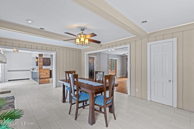 8412 Oxford Woods Ct, Louisville, KY 40222