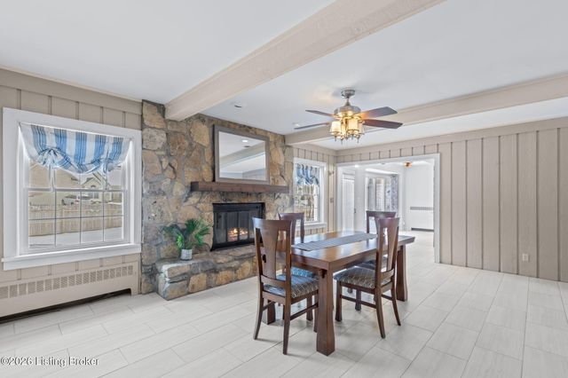 8412 Oxford Woods Ct, Louisville, KY 40222