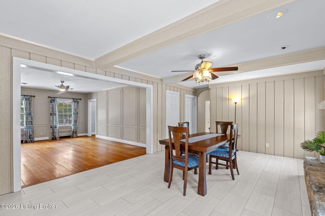 8412 Oxford Woods Ct, Louisville, KY 40222