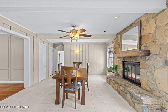 8412 Oxford Woods Ct, Louisville, KY 40222