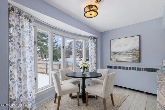 8412 Oxford Woods Ct, Louisville, KY 40222