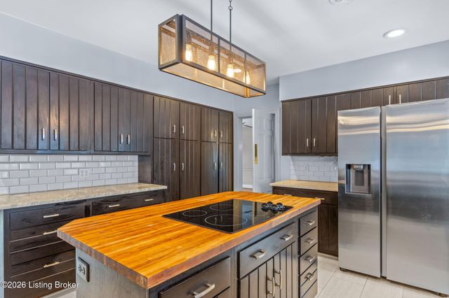 8412 Oxford Woods Ct, Louisville, KY 40222