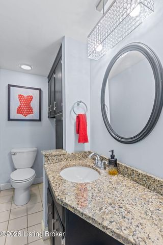 8412 Oxford Woods Ct, Louisville, KY 40222