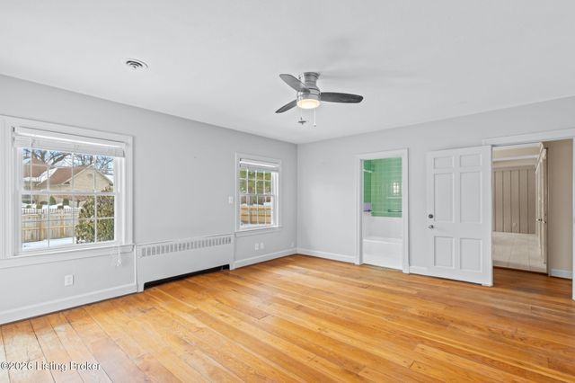 8412 Oxford Woods Ct, Louisville, KY 40222