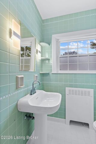 8412 Oxford Woods Ct, Louisville, KY 40222