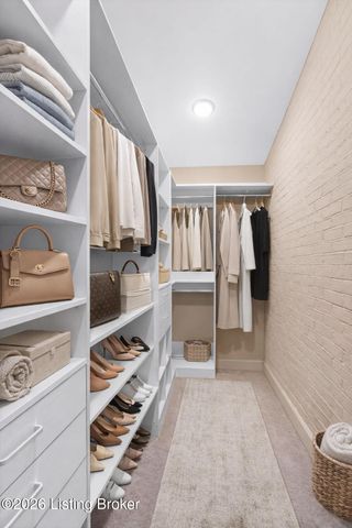 8412 Oxford Woods Ct, Louisville, KY 40222