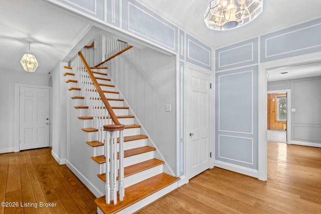 8412 Oxford Woods Ct, Louisville, KY 40222