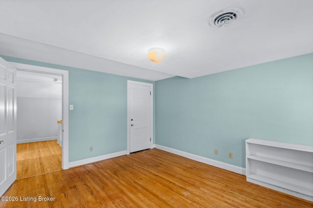 8412 Oxford Woods Ct, Louisville, KY 40222