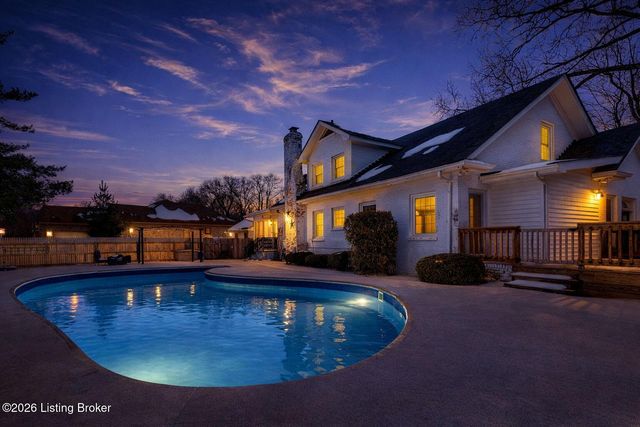 8412 Oxford Woods Ct, Louisville, KY 40222