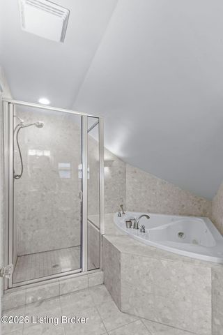 8412 Oxford Woods Ct, Louisville, KY 40222