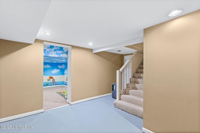 8412 Oxford Woods Ct, Louisville, KY 40222