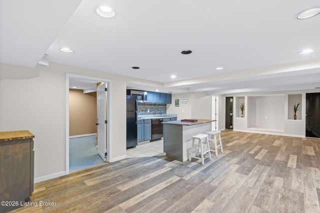 8412 Oxford Woods Ct, Louisville, KY 40222