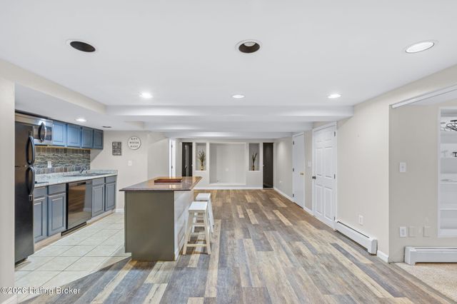 8412 Oxford Woods Ct, Louisville, KY 40222