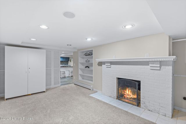 8412 Oxford Woods Ct, Louisville, KY 40222