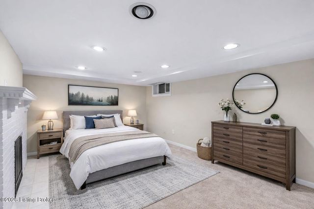 8412 Oxford Woods Ct, Louisville, KY 40222