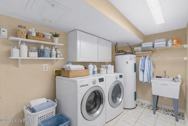 8412 Oxford Woods Ct, Louisville, KY 40222