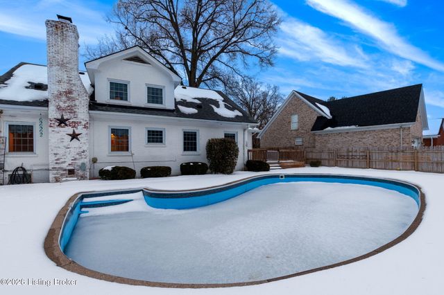 8412 Oxford Woods Ct, Louisville, KY 40222