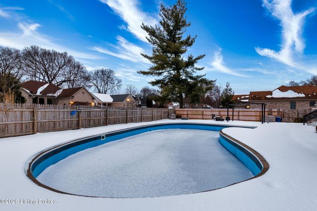 8412 Oxford Woods Ct, Louisville, KY 40222