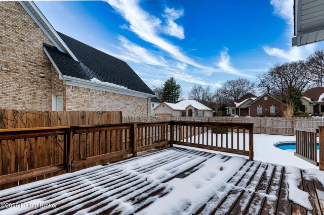 8412 Oxford Woods Ct, Louisville, KY 40222