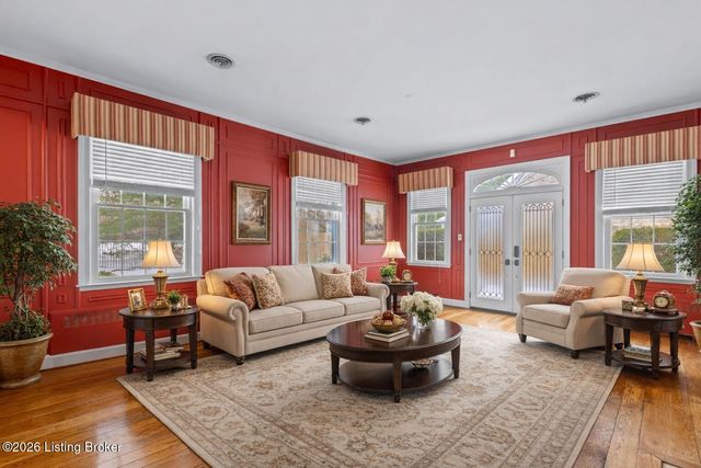 8412 Oxford Woods Ct, Louisville, KY 40222