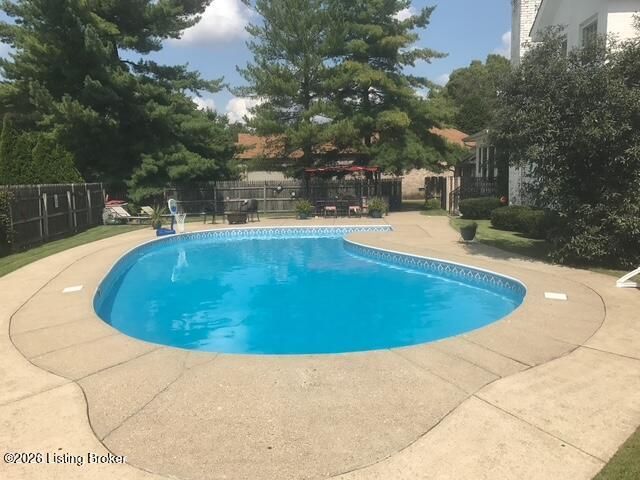 8412 Oxford Woods Ct, Louisville, KY 40222