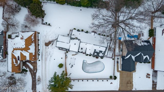 8412 Oxford Woods Ct, Louisville, KY 40222