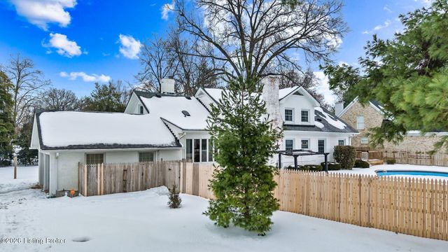 8412 Oxford Woods Ct, Louisville, KY 40222