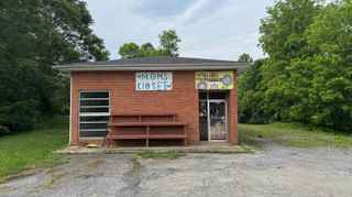 1050 Ashwell CIR, Huddleston, VA 24104