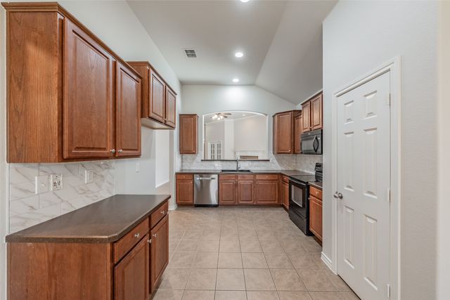 2205 Clairborne Drive, Fort Worth, TX 76177