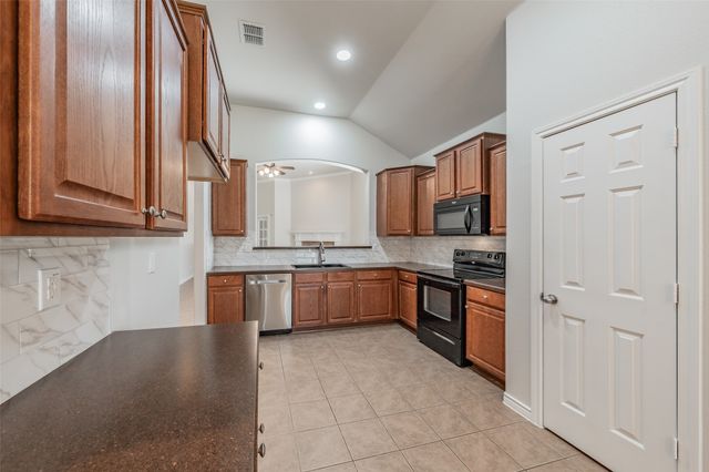 2205 Clairborne Drive, Fort Worth, TX 76177