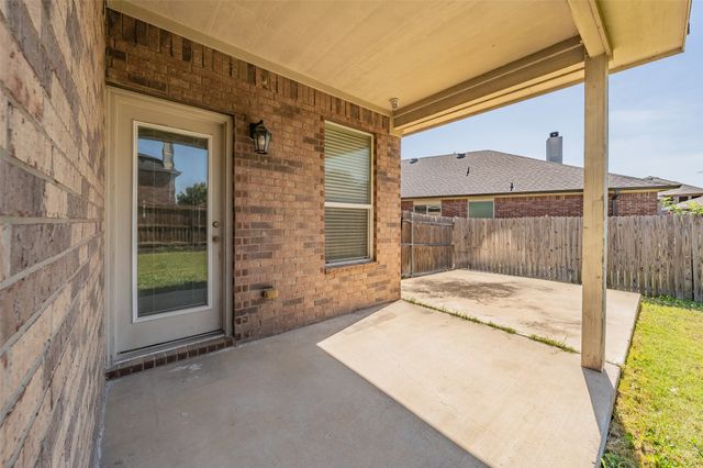 2205 Clairborne Drive, Fort Worth, TX 76177