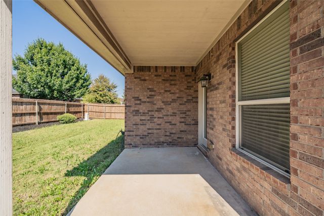 2205 Clairborne Drive, Fort Worth, TX 76177
